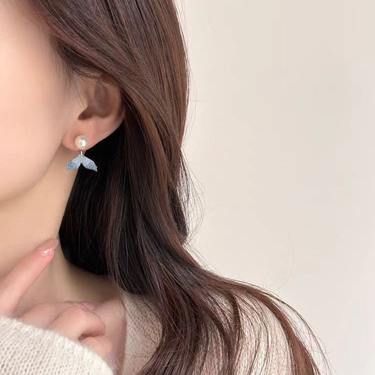 Women's French Fashionable Design Sense Frosty Style Special Interest Light Necklace