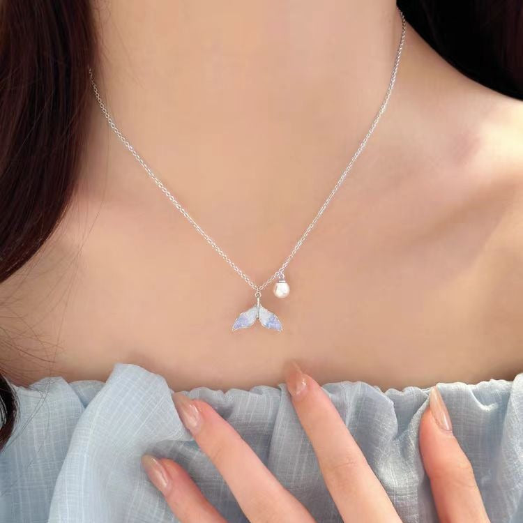Women's French Fashionable Design Sense Frosty Style Special Interest Light Necklace