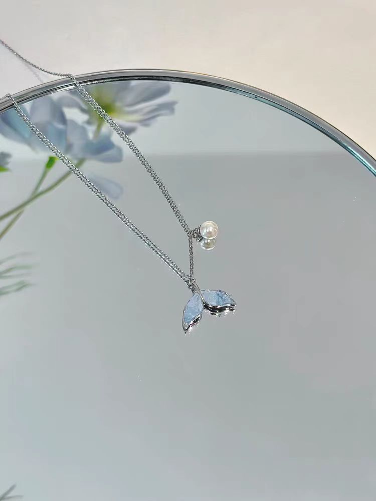 Women's French Fashionable Design Sense Frosty Style Special Interest Light Necklace