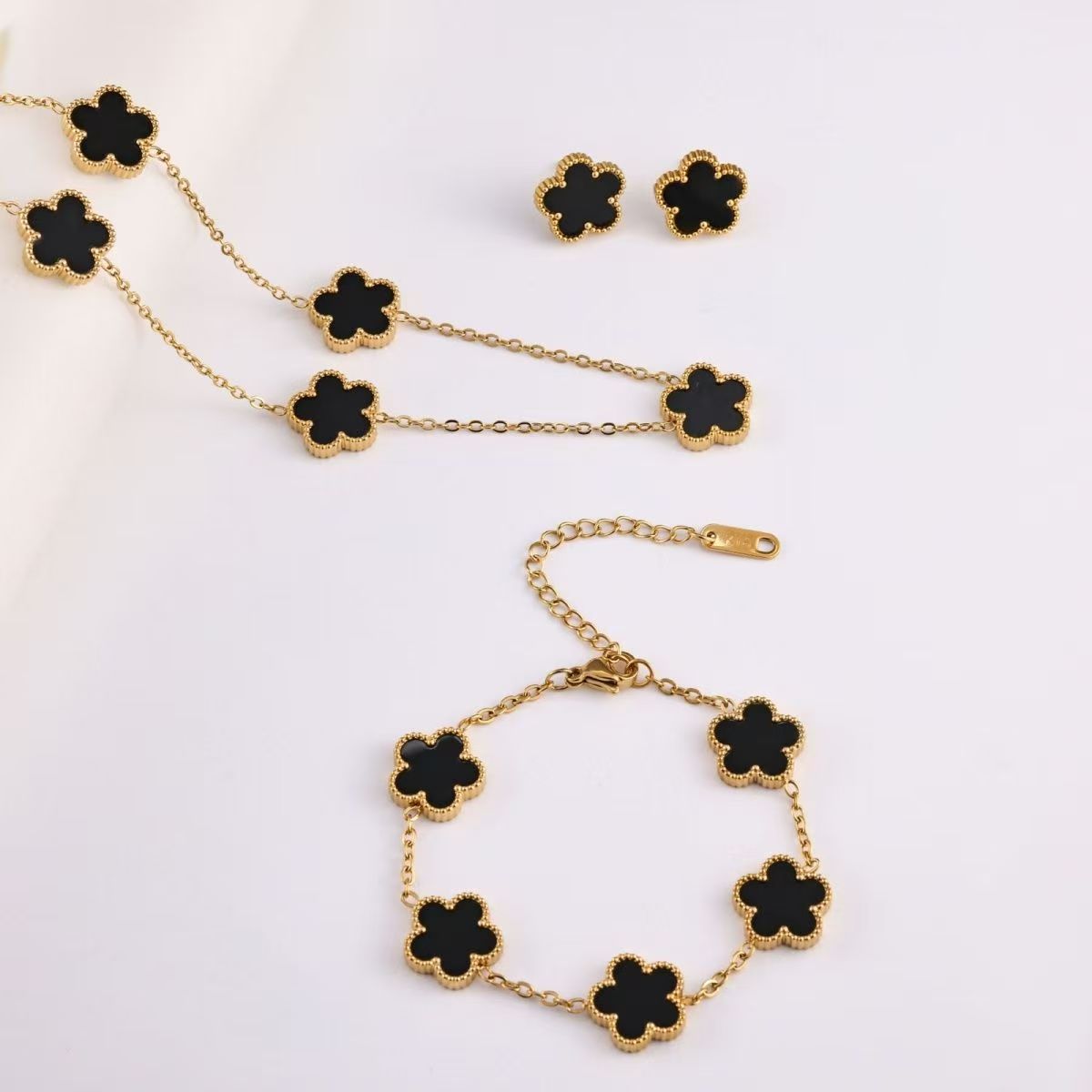 Women's Lucky Five Leaf Flower Fashion Simple Jewelry Set