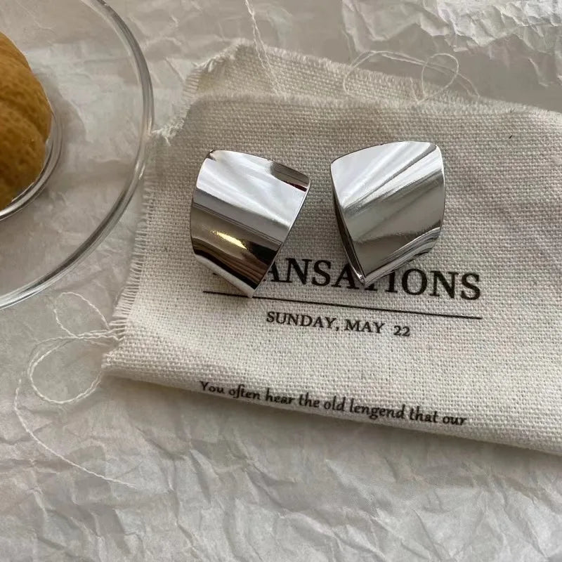 New Simple Metal Style Glossy Geometric Earrings For Women Fashionable Personalized Daily Accessory Party Jewelry Birthday Gifts