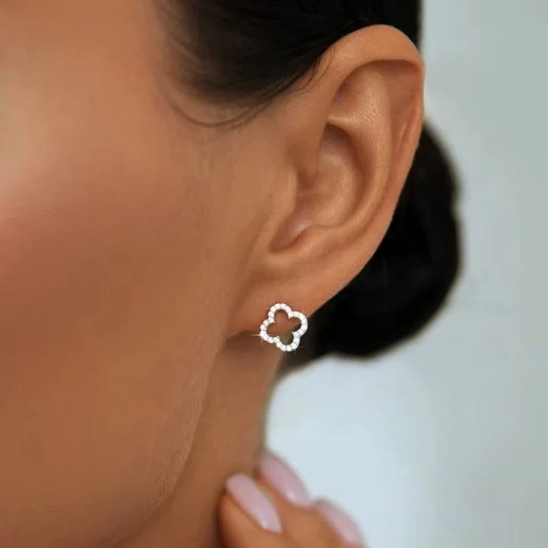 New Fashion Leaf Hollow Zircon Stud Earrings for Women Elegant Niche Triple Flower Earrings Party Jewelry Gift