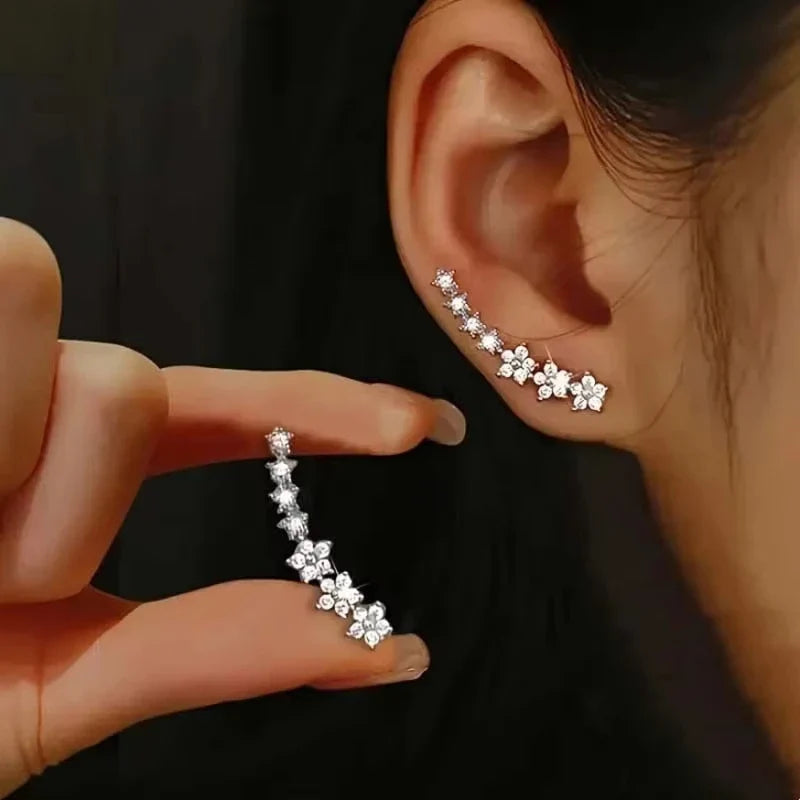 New Fashion Leaf Hollow Zircon Stud Earrings for Women Elegant Niche Triple Flower Earrings Party Jewelry Gift